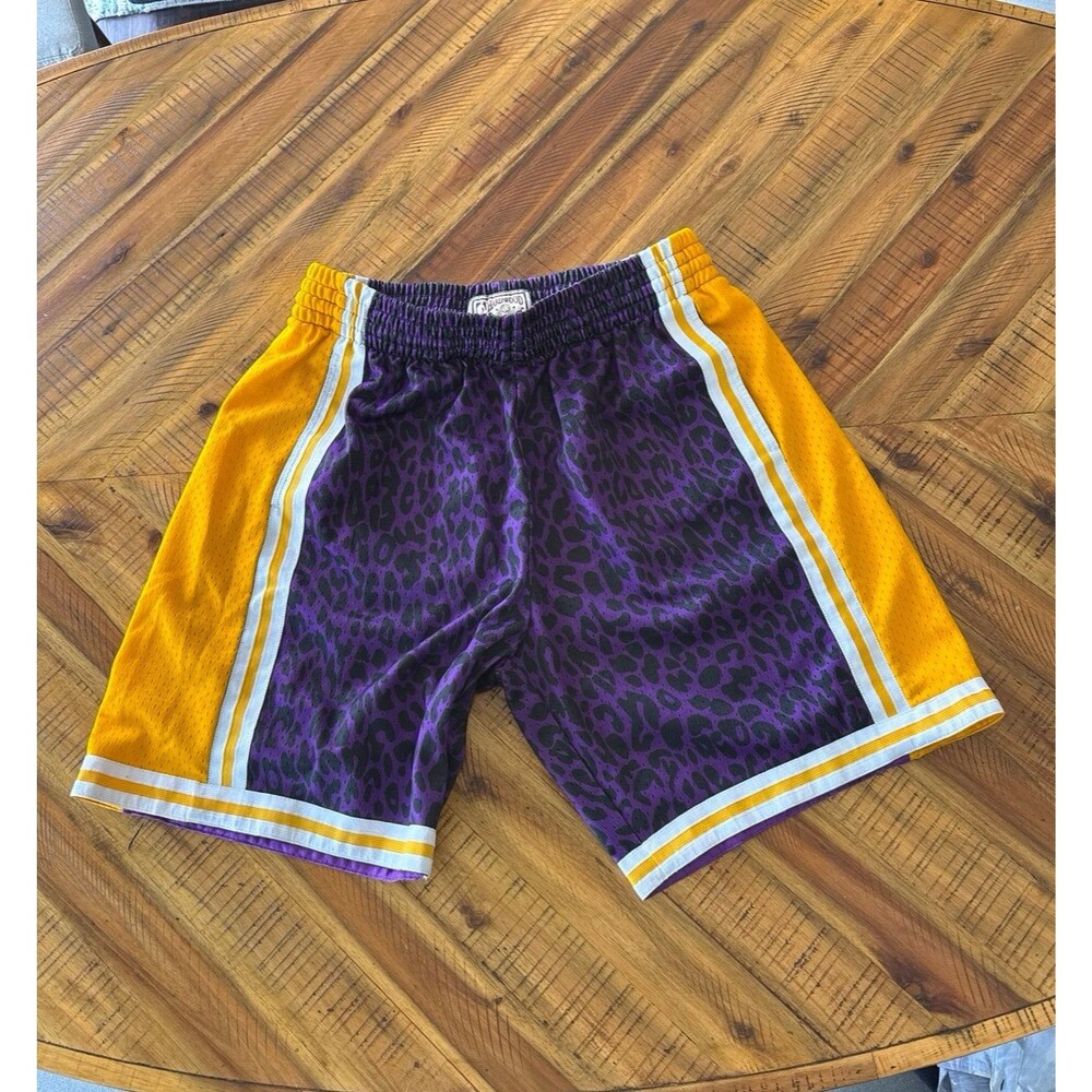 Mitchell & Ness Lakers Leopard Shorts L Purple Gold NBA Hardwood Classics